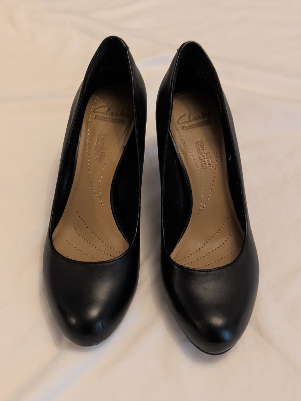 Clarks Black Leather Round-Toe Heel Pumps - Women's